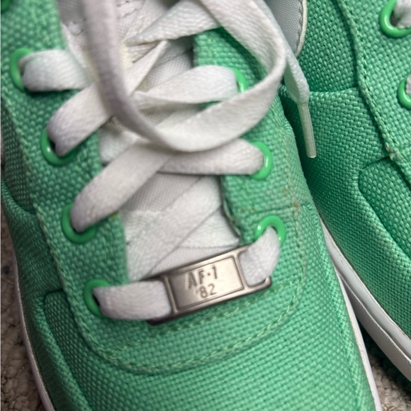 Nike Air Force 1 Green and White Low-Top Sneakers Size 8 - Picture 11 of 12